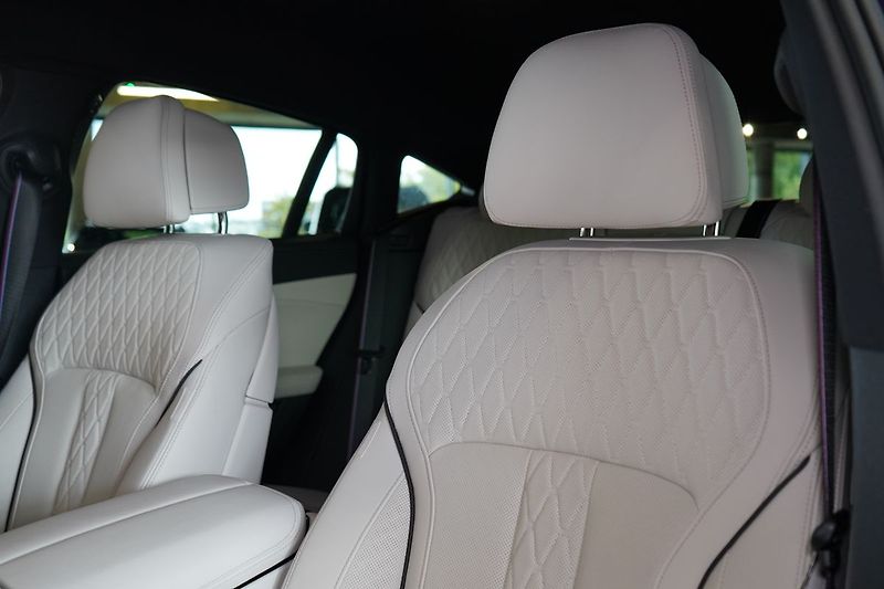 BMW X6 30d xDrive, Vzudch, Masáž - fotka 20 z 47