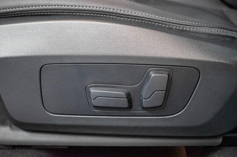 BMW X1 xDrive23d TAŽNÉ*2xKOLA*DPH*ČR* - fotka 18 z 46