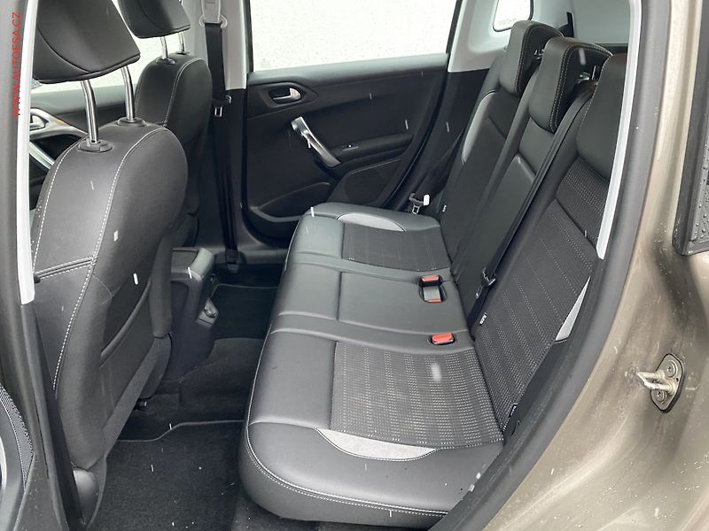 Peugeot 2008 (2016) 1.6 HDi, Allure, navi - fotka 10 z 20