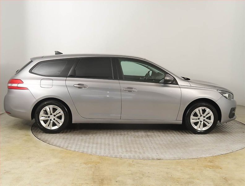 Peugeot 308 (2018) 1.2 PureTech, Tempomat - fotka 6 z 20