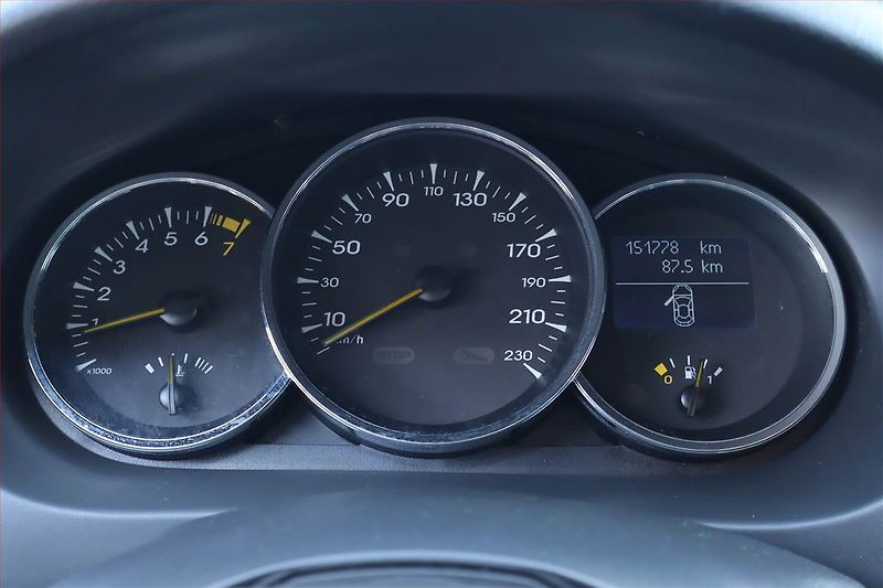 Renault Fluence (2010) 1.6 16V, Tempomat - fotka 11 z 19