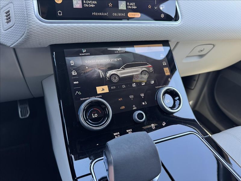 Land Rover Range Rover Velar 3,0 D300 R-DYNAMIC SE AWD DPH - fotka 28 z 36