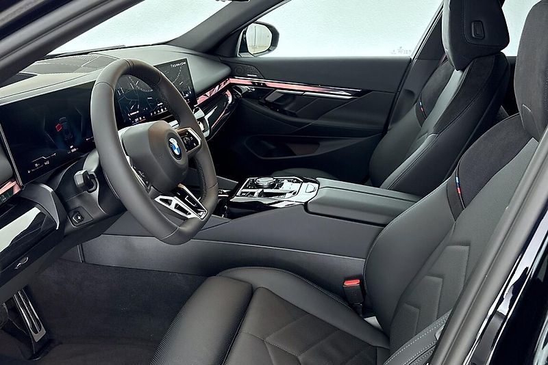 BMW Řada 5 540d xDrive Touring - fotka 6 z 16