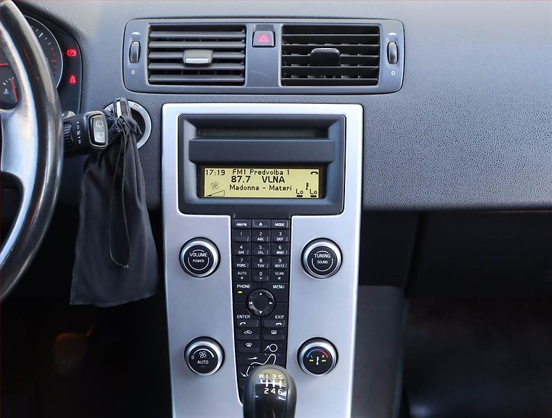 Volvo V50 (2011) D2, Tempomat, Park. senzory - fotka 12 z 16