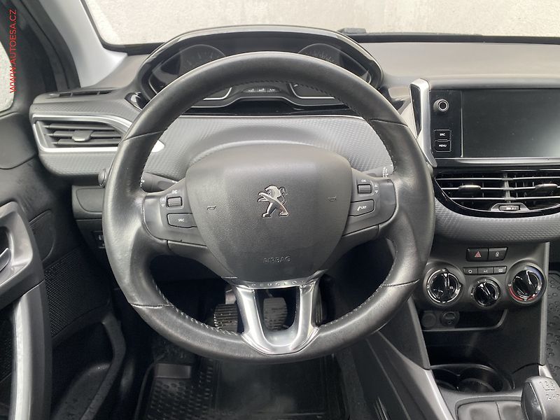 Peugeot 2008 (2018) 1.2 PT, ČR, Active, +kola - fotka 11 z 16