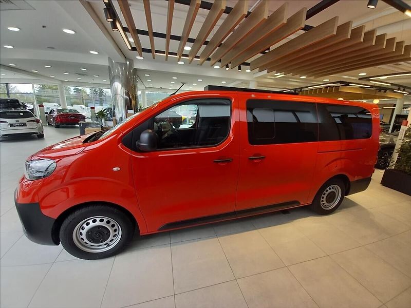 Toyota ProAce Verso 2,0 L2 Combi 2,0D 144k MT6 8S - fotka 3 z 14