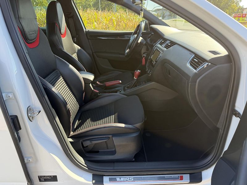 Škoda Octavia RS 2.0 TSI CHALLENGE DSG XENON - fotka 36 z 49
