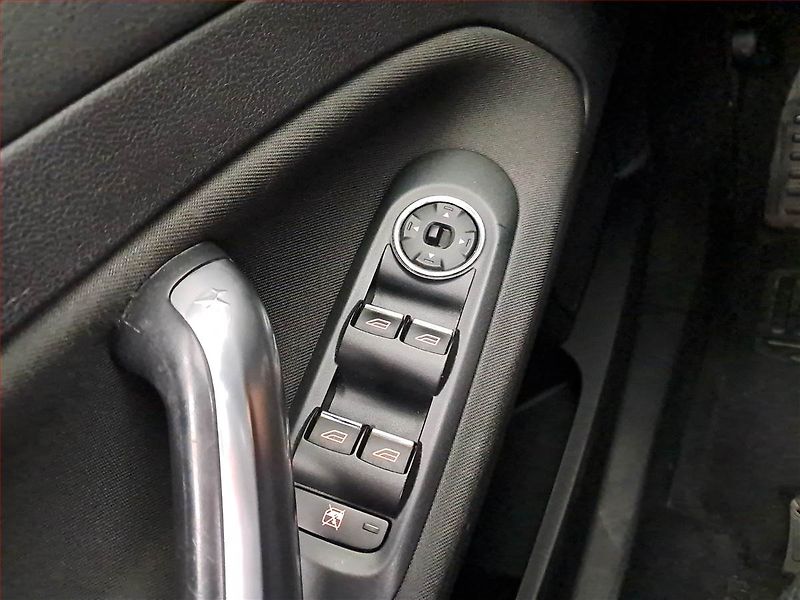 Ford Mondeo (2011) 2.0 TDCi, Vyhř. sedaček - fotka 14 z 14