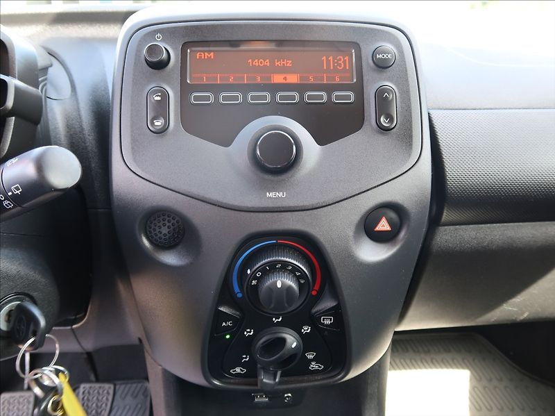 Toyota Aygo 1,0 i,NovéČR,klima,38tkm - fotka 14 z 21