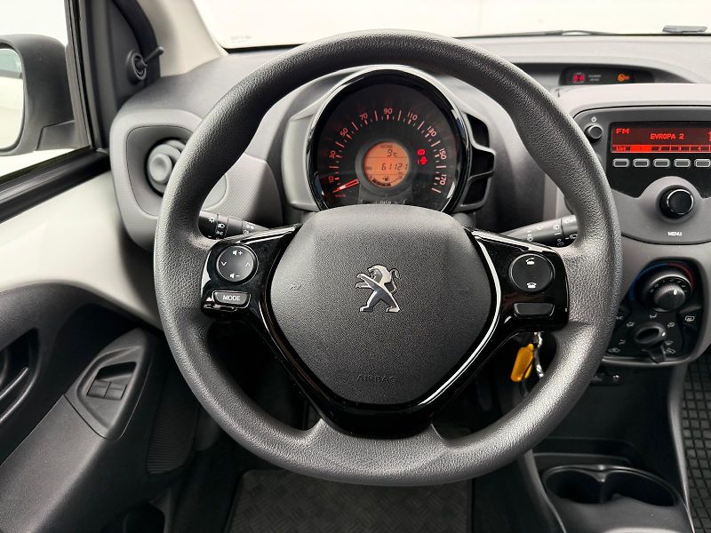 Peugeot 108 1,0 VTI 53KW - fotka 15 z 25