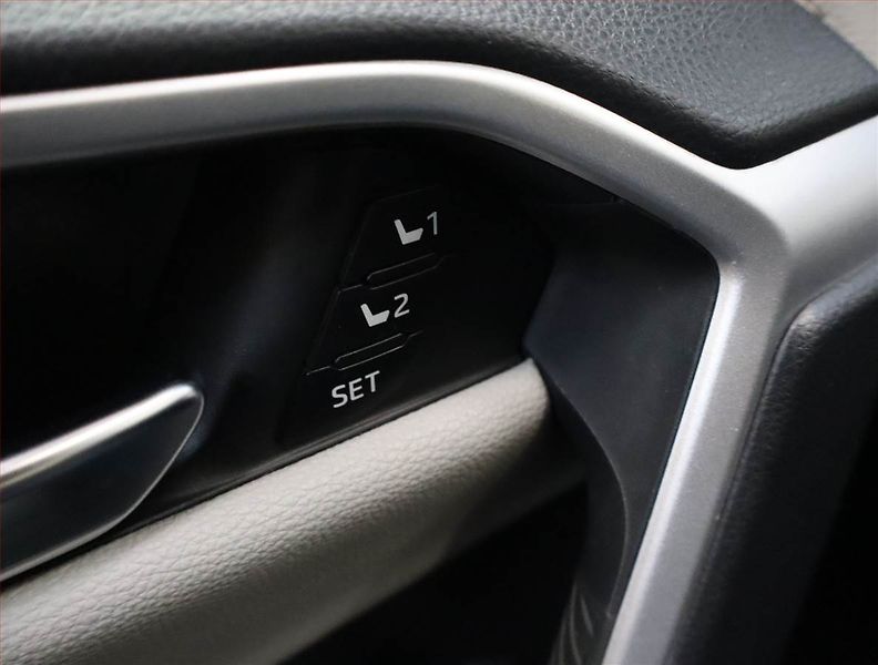 Toyota RAV4 (2023) 2.5 Hybrid - fotka 21 z 25
