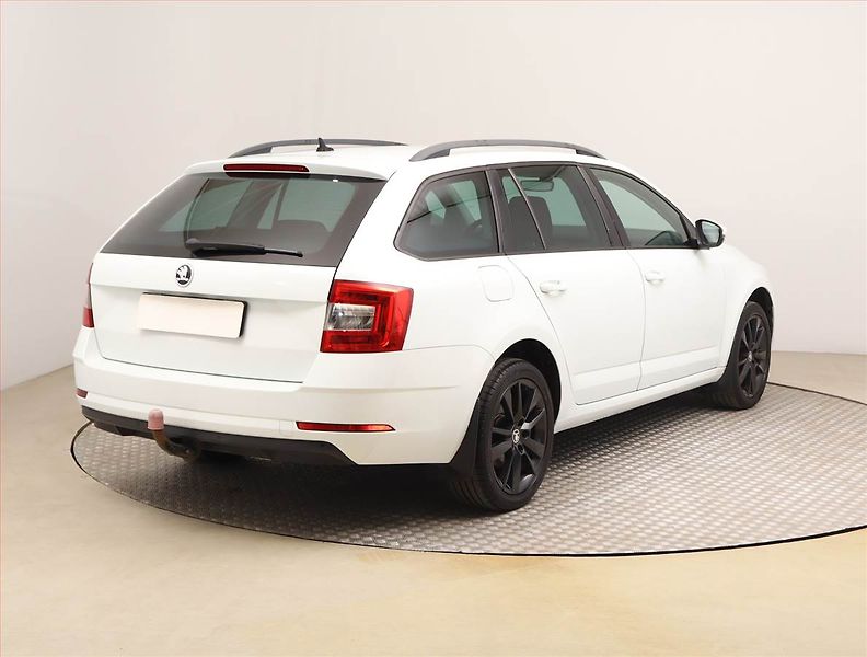 Škoda Octavia (2017) Ambition Plus 2.0 TDI 4x4 - fotka 5 z 24