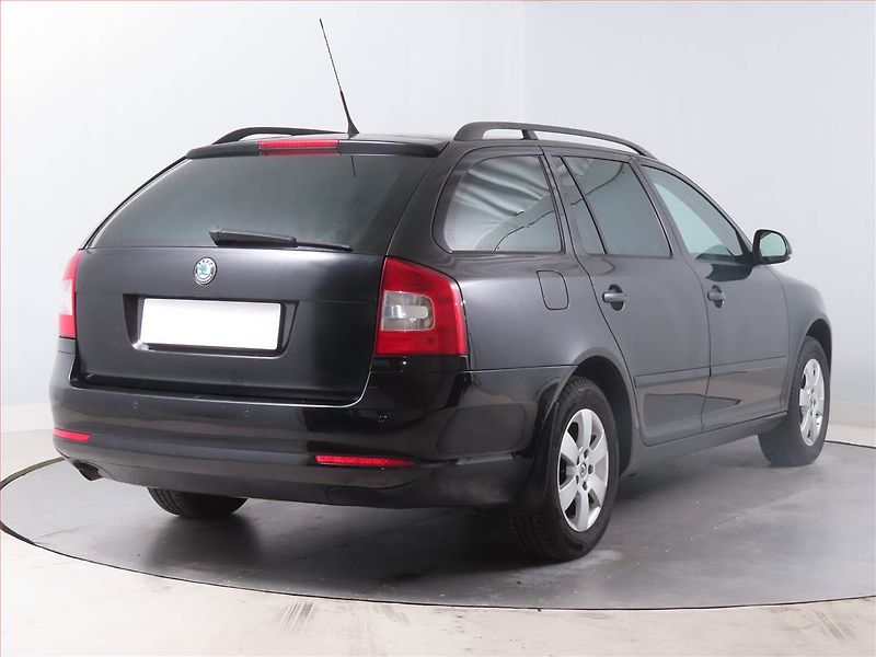 Škoda Octavia (2010) 1.2 TSI, Xenony, Tempomat - fotka 5 z 15
