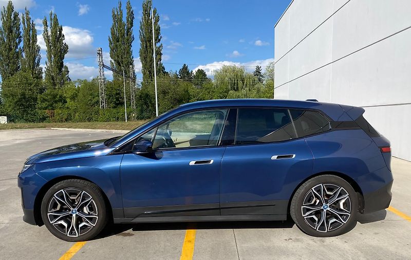 BMW iX (2021) 40 - fotka 3 z 23