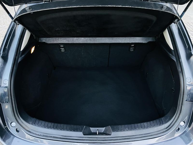 Mazda 3 2.0i MAN VÝHŘEV SENZORY HEADUP - fotka 17 z 41