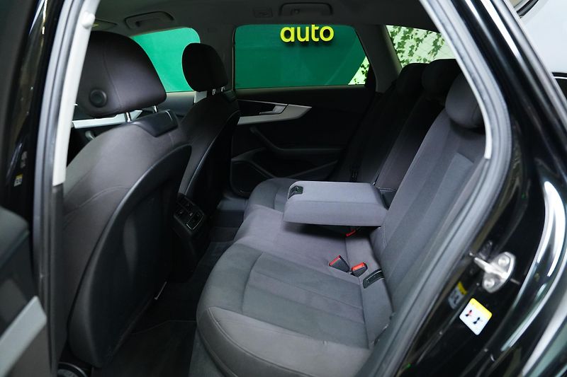 Audi A4 - fotka 24 z 26