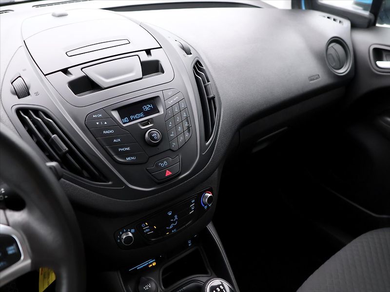 Ford Tourneo Courier 1,0 EB 74kW CZ  Titanium 1.Maj - fotka 17 z 28