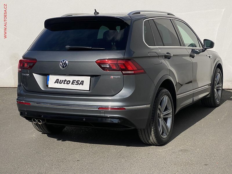 Volkswagen Tiguan (2018) 2.0 TDi 4x4, ČR, R-Line, LED - fotka 4 z 20