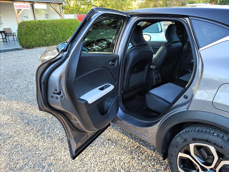 Renault Captur 1,6 E-Tech PHEV Intense - fotka 13 z 49