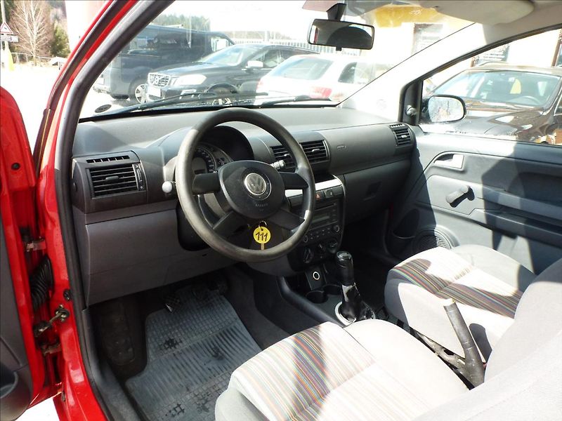 Volkswagen Fox 1,2 HTP 12V - fotka 15 z 41