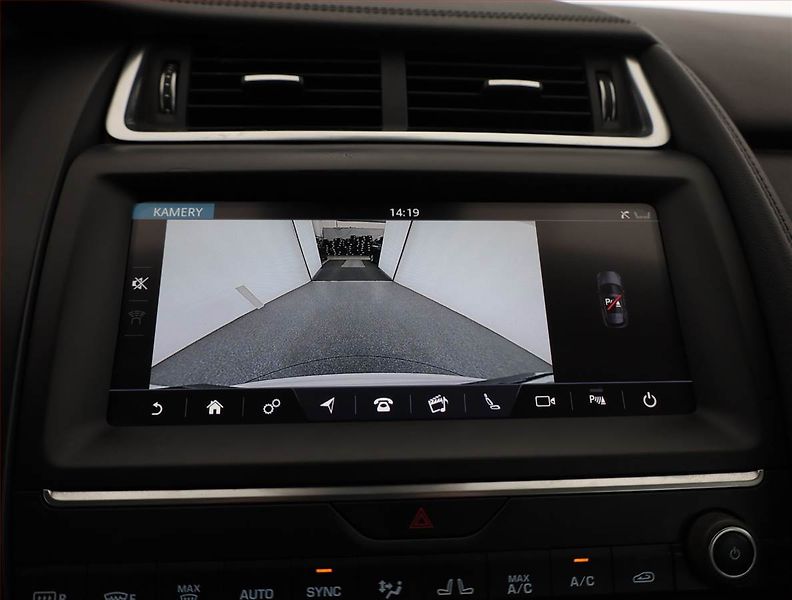 Jaguar E-Pace (2021) D150 AWD - fotka 13 z 20