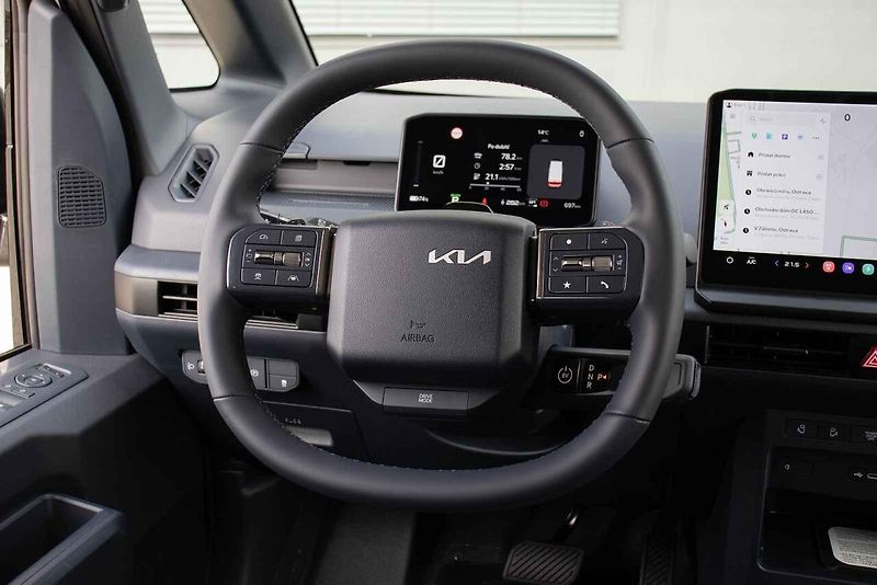 Dodávku Kia PV5 Passenger testoval pro TipCars Matěj Myška.