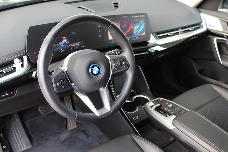 BMW iX1 eDrive20 - fotka 5 z 24
