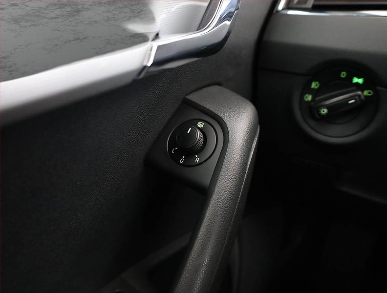 Škoda Octavia (2016) 1.6 TDI, Navi, Tempomat - fotka 16 z 18