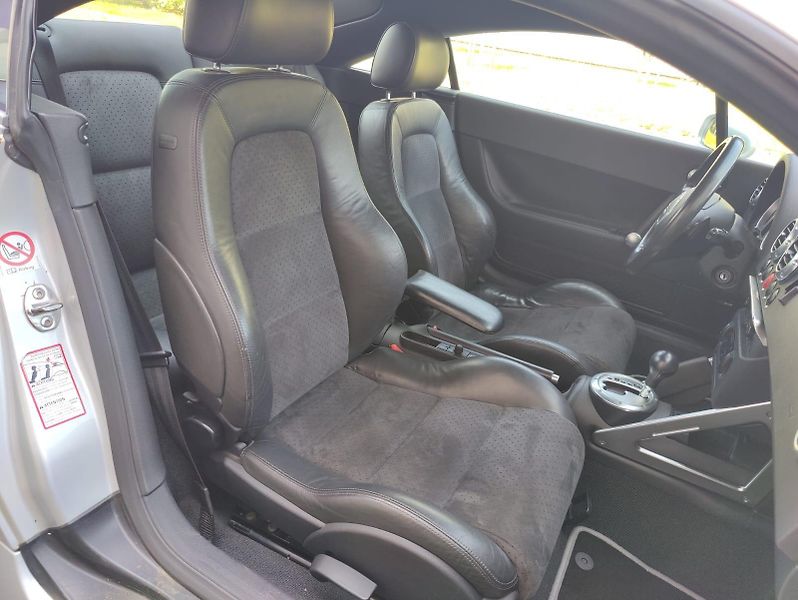 Audi TT 3,2i V6 quattro / automat / - fotka 17 z 35