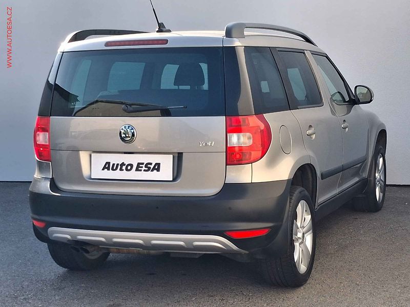 Škoda Yeti (2012) 2.0 TDi 4x4, DSG, xenon, navi - fotka 4 z 18