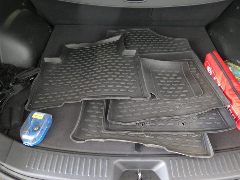 Kia Sorento (2013) 2.2CRDi,4x4,kamera,tažné - fotka 21 z 28