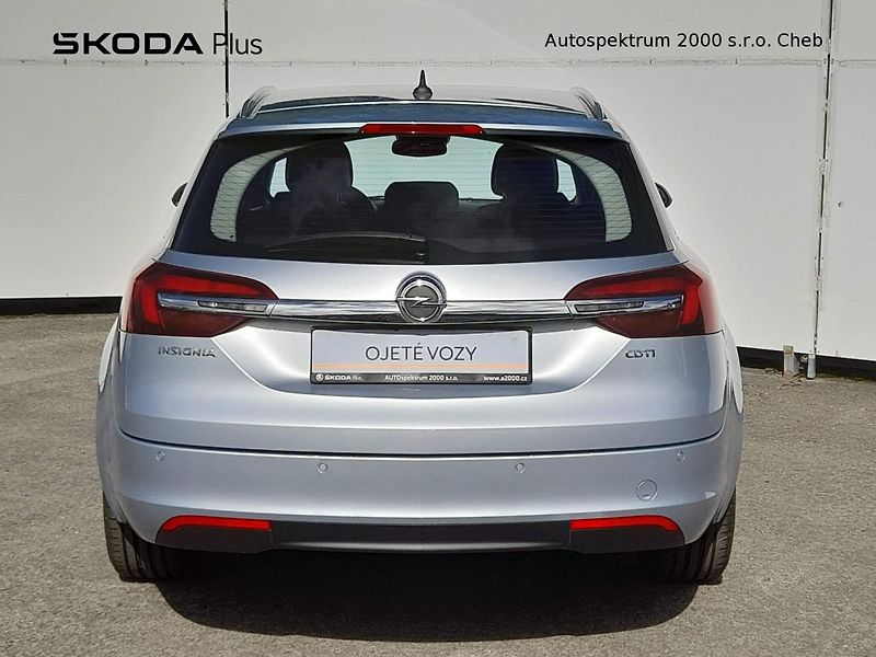 Opel Insignia SPORTS TOURER SW             1 - fotka 9 z 20