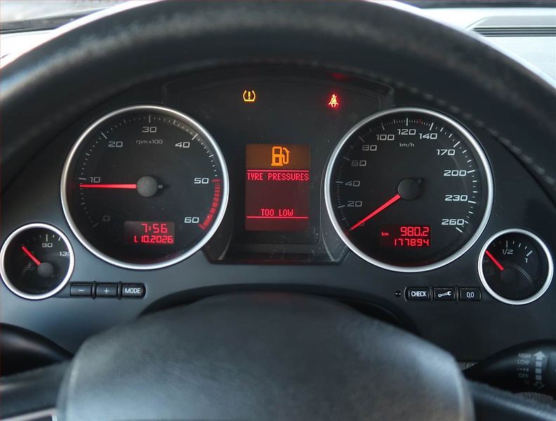 Seat Exeo (2010) 2.0 TDI, Serv.kniha, Xenony - fotka 11 z 18