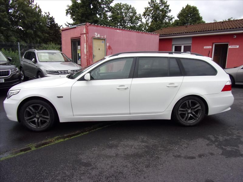 BMW Řada 5 3,0 525d xDrive Touring - fotka 6 z 23