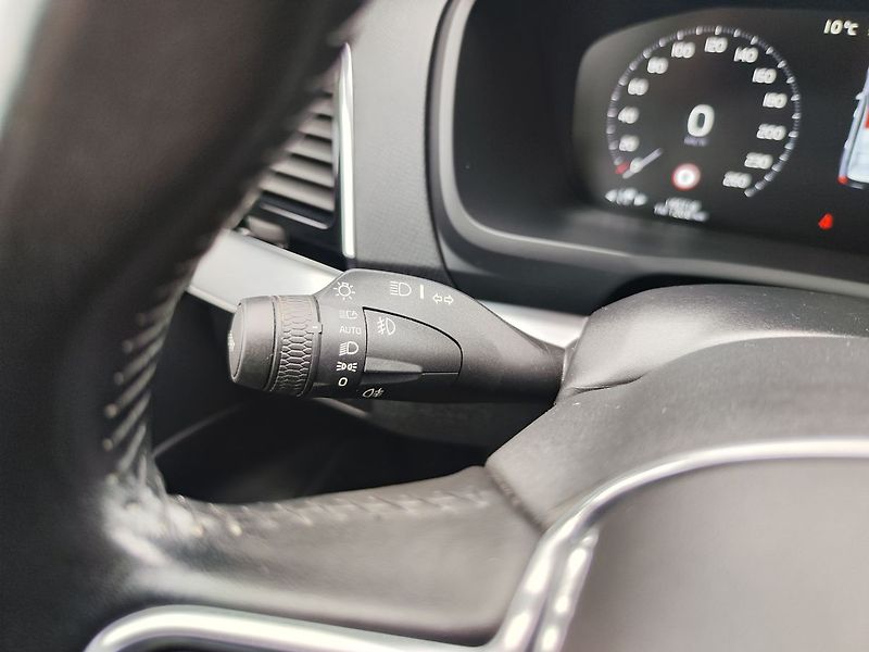 Volvo XC90 2.0 T6/235kW Momentum AWD ČR - fotka 30 z 35