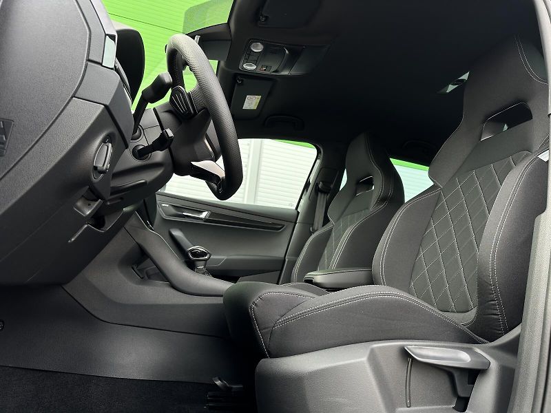 Škoda Karoq 1.5TSi DSG 150PS Sportline Mat - fotka 13 z 41