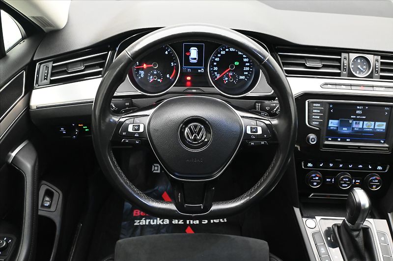 Volkswagen Passat 2,0 TDI 140 kW DSG 4Motion Zár - fotka 18 z 31