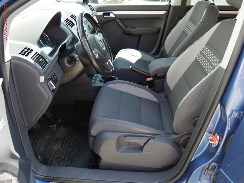 Volkswagen Touran (2013) 2.0 TDI, Xenon, webasto - fotka 9 z 23
