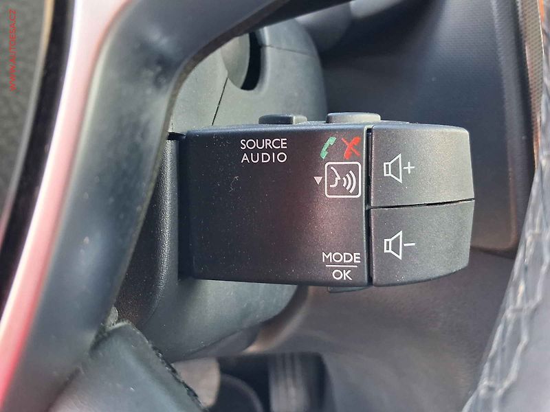 Dacia Sandero (2018) 0.9 TCe Stepway, Celebration - fotka 13 z 19
