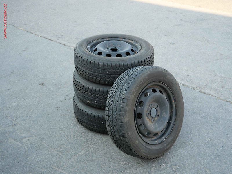 Ford Focus (2006) 1.6i, AC, park.čidla - fotka 15 z 16