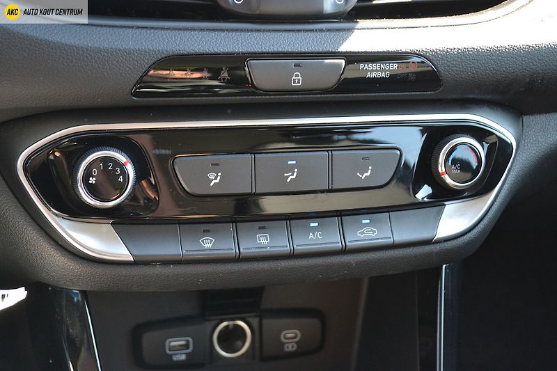 Hyundai i30 WG 1,5I MT SMART FL NAVI - fotka 23 z 45