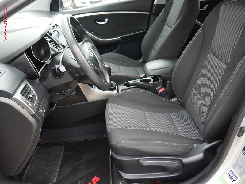 Hyundai i30 (2012) 1.4 i, ČR, AC - fotka 9 z 16