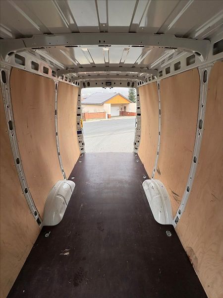 Iveco Daily 3,0 35S18HA8V 16cm3 - fotka 18 z 38