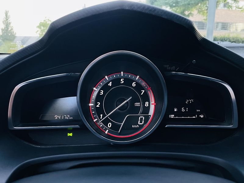 Mazda 3 2.0i MAN VÝHŘEV SENZORY HEADUP - fotka 37 z 41