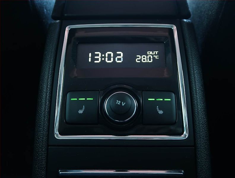 Škoda Superb (2008) 2.0 TDI, Automat, Serv.kniha - fotka 19 z 19