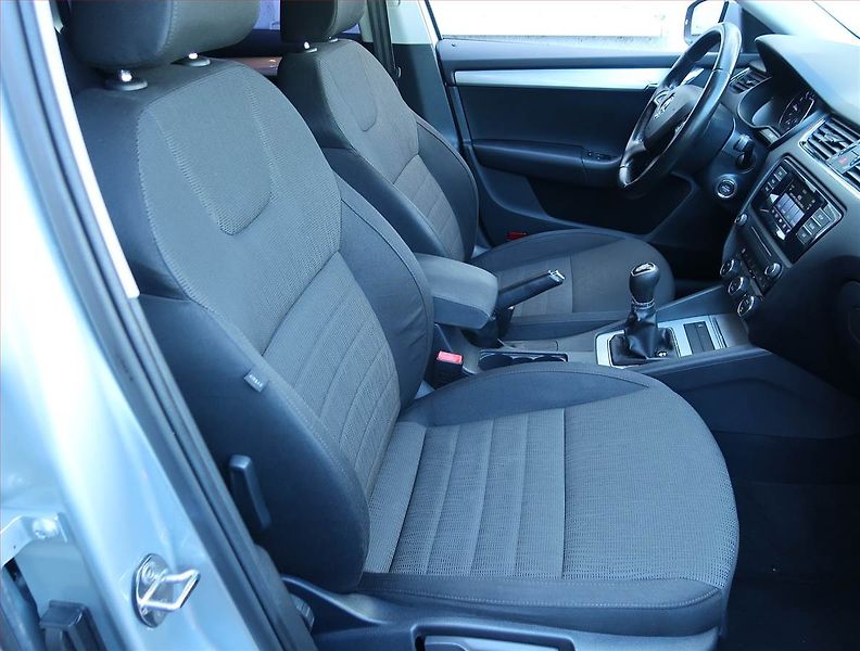Škoda Octavia (2014) 1.6 TDI, Serv.kniha, Tempomat - fotka 9 z 17