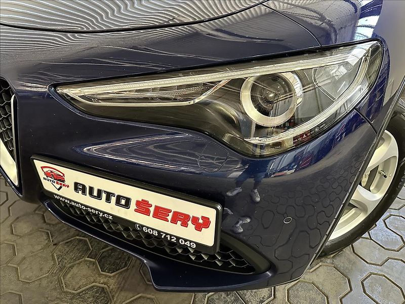 Alfa Romeo Stelvio 2.2JTDM 154kW Q4 SUPER 2XKOLA - fotka 38 z 40