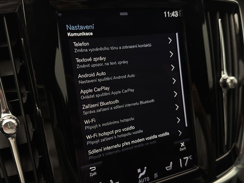 Volvo V90 CC D4 AWD PRO AUT - fotka 41 z 52
