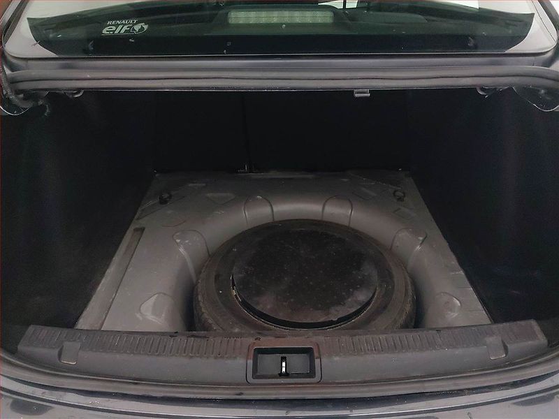 Renault Fluence (2010) 1.6 16V, po STK, Tažné - fotka 14 z 16