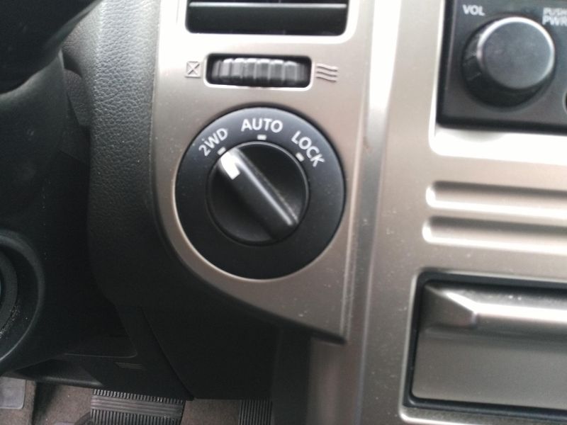 Nissan X-Trail 2,5i AWD /121 kW/ Automat - fotka 18 z 37
